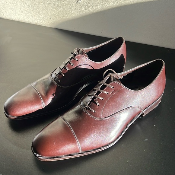 New never worn toe capped brown lace up Feragamo shoes with original box.